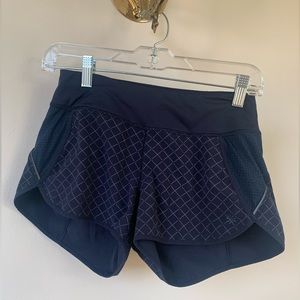 ATHLETA LINED NAVY RUNNING SHORT IN SIZE XXS